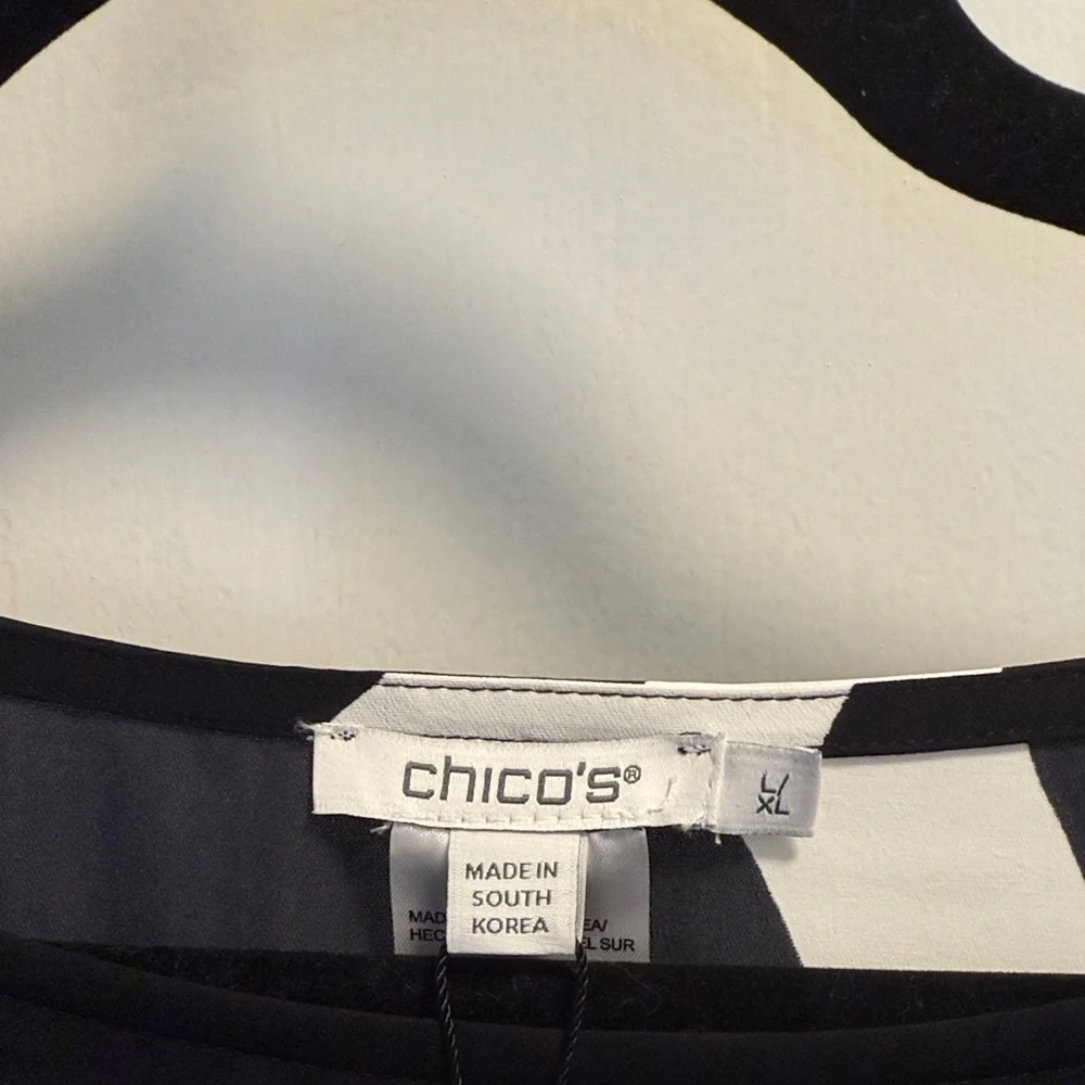 Chico's Black and White Abstract Blouse (XL) - Picture 3 of 7